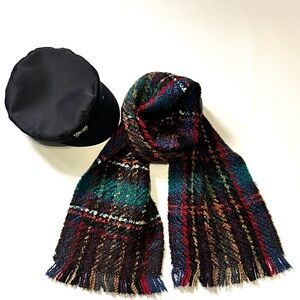 V Fraas Acrylic Women's Scarf Great Condition